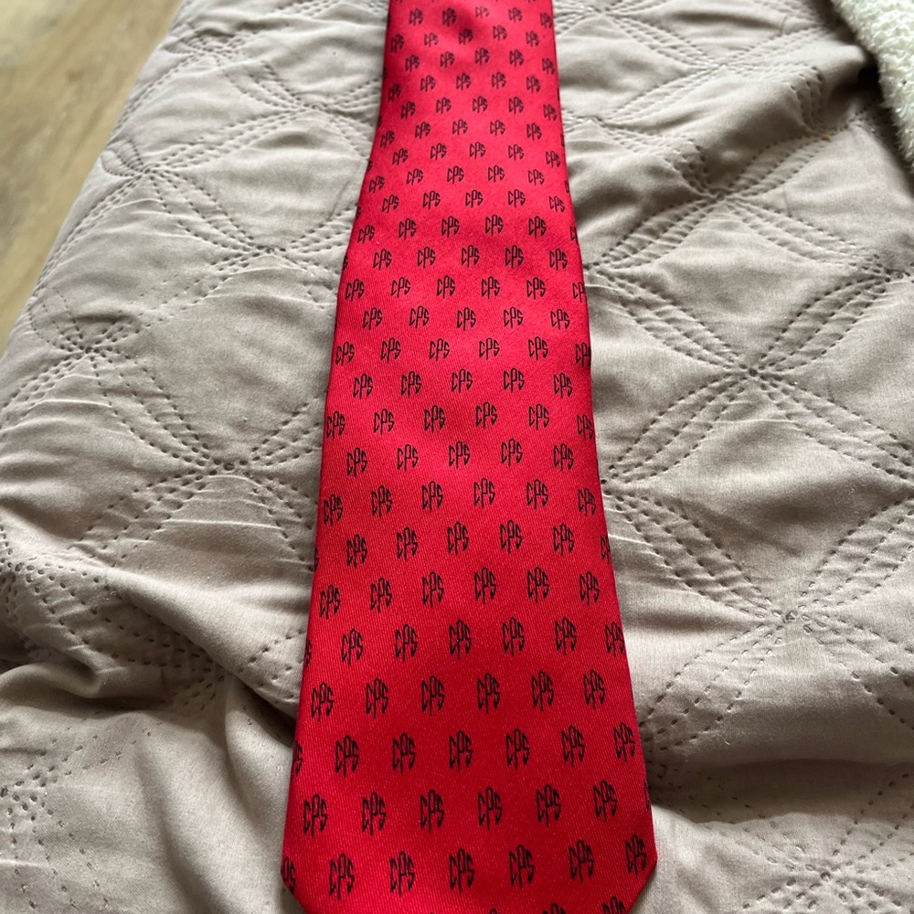 Men’s 100% silk Carolina plantation tie
Custom-made by vineyard vines